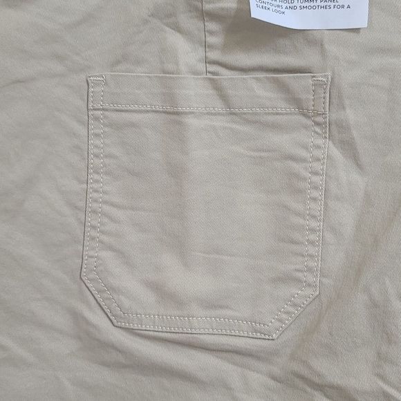 PLUS SIZE SHORTS. WOMAN'S WESTBOUND WOMAN'S SHORTS. - Picture 7 of 12